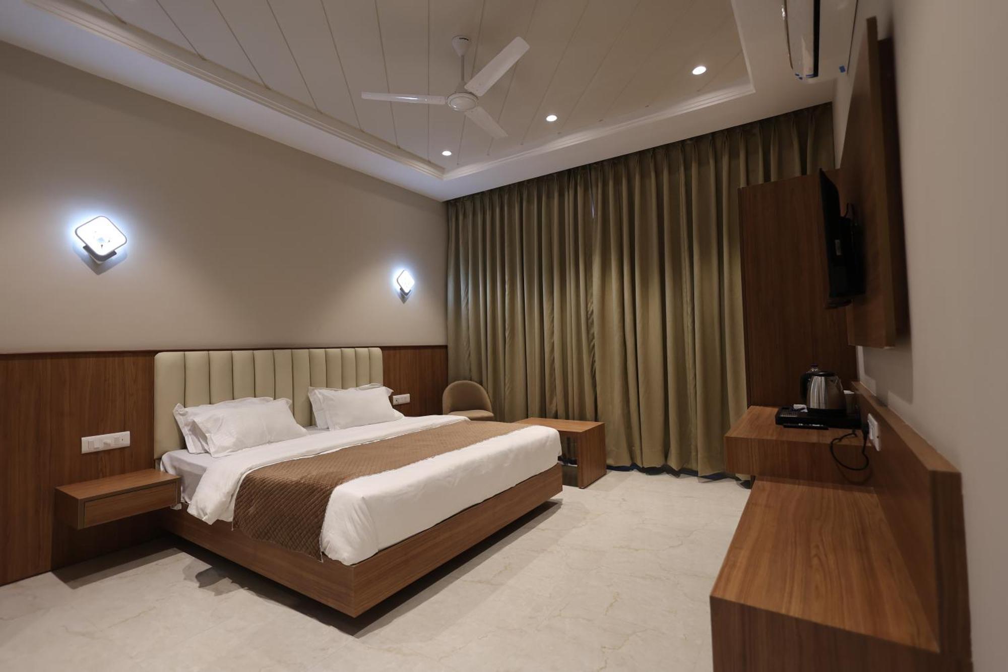 Hotel Regal Palm Морадабад Экстерьер фото